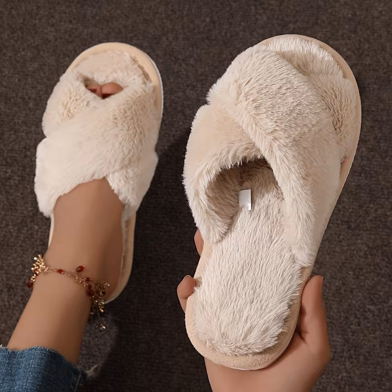 Chaussons en peluche pour femme — Lanières croisées