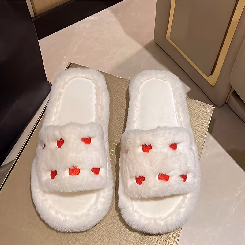 Chaussons fourrés pour femme à cœur brodé — Automne/Hiver